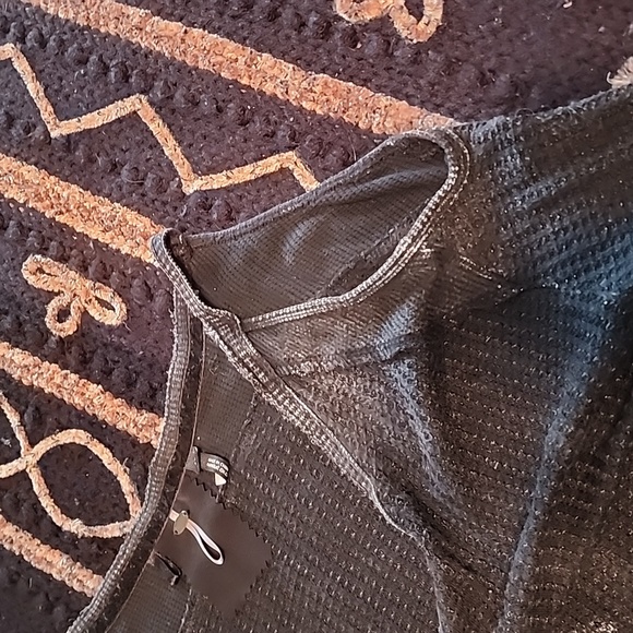 Buffalo open shoulder top - Picture 6 of 9